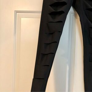 Women's 90 Degree By Reflex Black Front Cutout Leggings Size Extra-Small